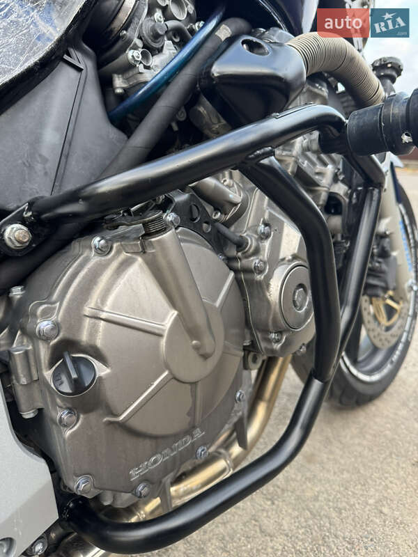 Мотоцикл Без обтекателей (Naked bike) Honda CB 600F Hornet 2002 в Ольгополе фото 15 Мотоцикл Без обтекателей (Naked bike) Honda CB 600F Hornet 2002 в Ольгополе