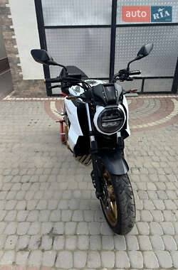 Мотоцикл Без обтекателей (Naked bike) Honda CB 650F 2015 в 