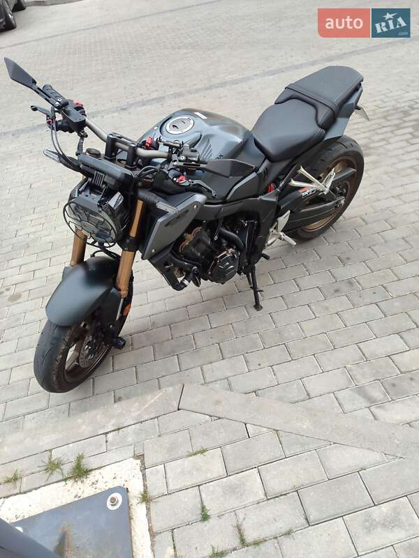Спортбайк Honda CB 650R 2023 в 