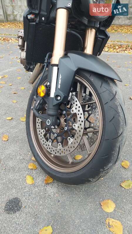 Мотоцикл Без обтікачів (Naked bike) Honda CB 650R 2025 в Вінниці фото 14 Мотоцикл Без обтікачів (Naked bike) Honda CB 650R 2025 в Вінниці