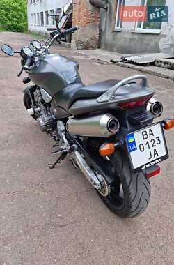 Мотоцикл Без обтекателей (Naked bike) Honda CB 900F Hornet 2003 в 