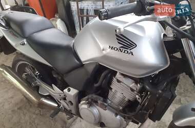 Мотоцикл Без обтекателей (Naked bike) Honda CBF 500 2004 в 