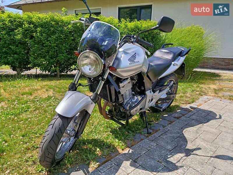 Мотоцикл Без обтекателей (Naked bike) Honda CBF 500 2005 в 