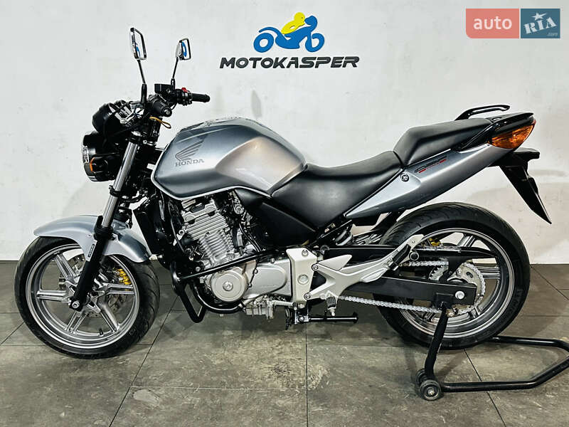 Мотоцикл Без обтекателей (Naked bike) Honda CBF 500 2006 в 