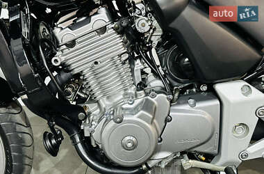 Мотоцикл Без обтекателей (Naked bike) Honda CBF 500 2004 в 