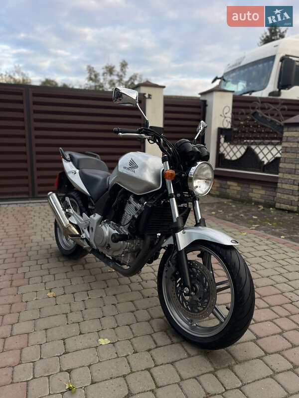 Мотоцикл Без обтікачів (Naked bike) Honda CBF 500 2004 в Бродах фото Мотоцикл Без обтікачів (Naked bike) Honda CBF 500 2004 в Бродах