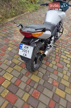 Мотоцикл Спорт-туризм Honda CBF 600N 2004 в  фото 5 Мотоцикл Спорт-туризм Honda CBF 600N 2004 в