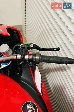 Спортбайк Honda CBR 1000RR 2012 в 