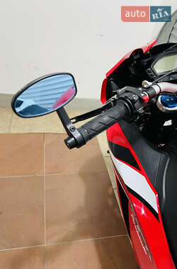 Спортбайк Honda CBR 1000RR 2012 в 