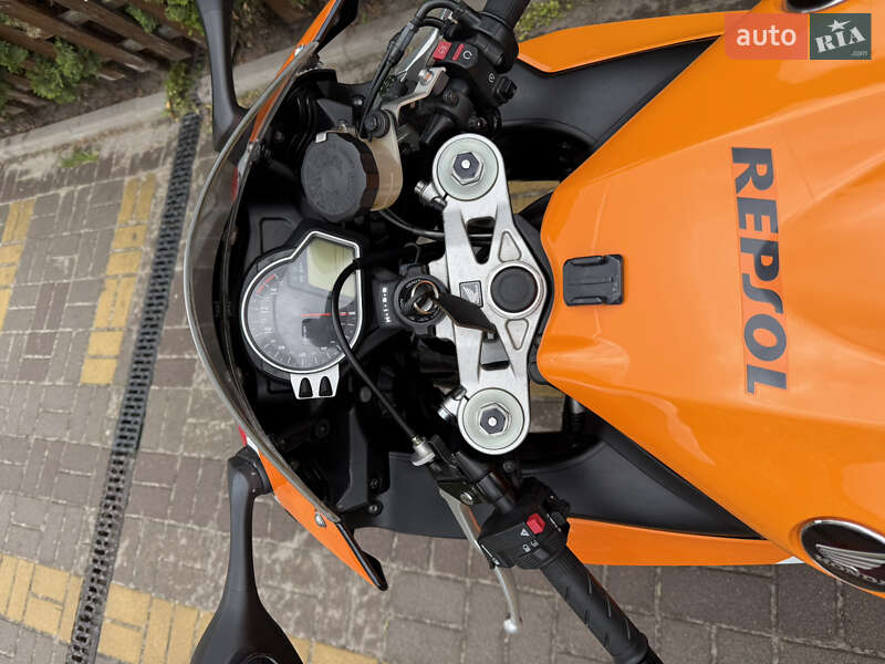 Спортбайк Honda CBR 1000RR 2009 в Киеве фото 10 Спортбайк Honda CBR 1000RR 2009 в Киеве