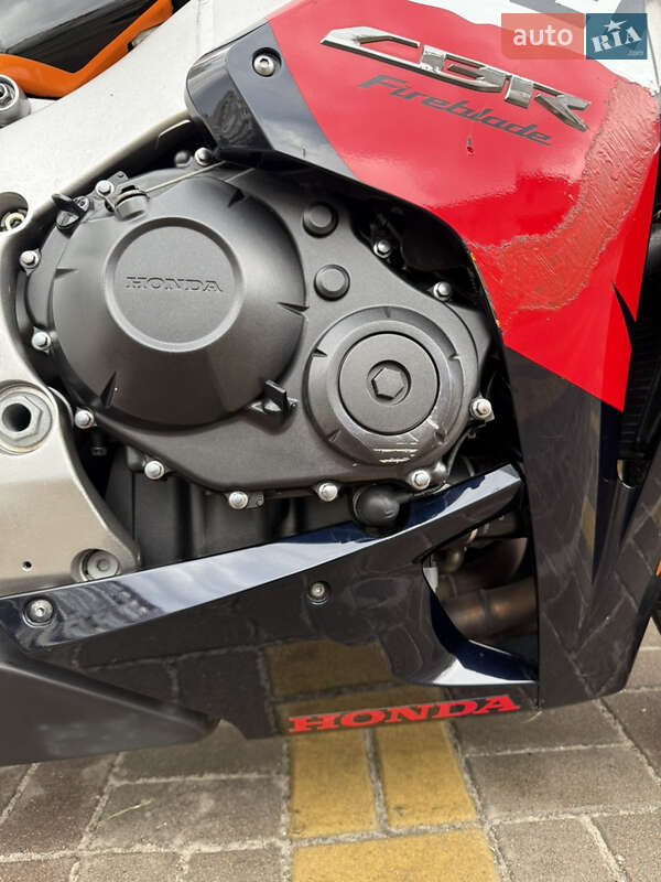 Спортбайк Honda CBR 1000RR 2009 в Киеве фото 21 Спортбайк Honda CBR 1000RR 2009 в Киеве