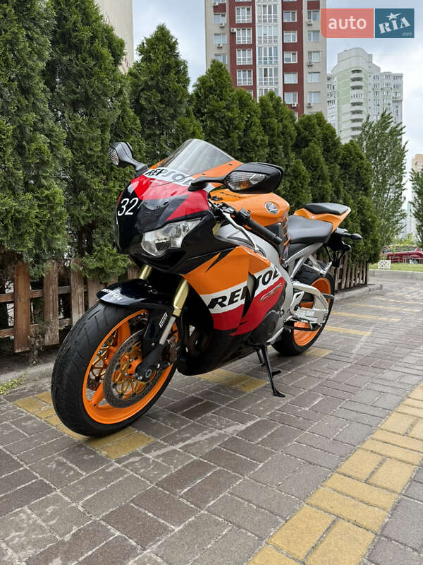 Спортбайк Honda CBR 1000RR 2009 в Киеве фото 20 Спортбайк Honda CBR 1000RR 2009 в Киеве