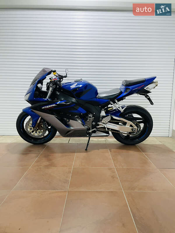 Спортбайк Honda CBR 1000RR 2007 в Киеве