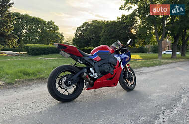 Спортбайк Honda CBR 1000RR 2023 в 