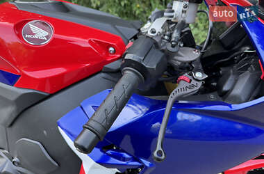 Спортбайк Honda CBR 1000RR 2023 в 