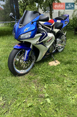 Спортбайк Honda CBR 1000RR 2006 в 