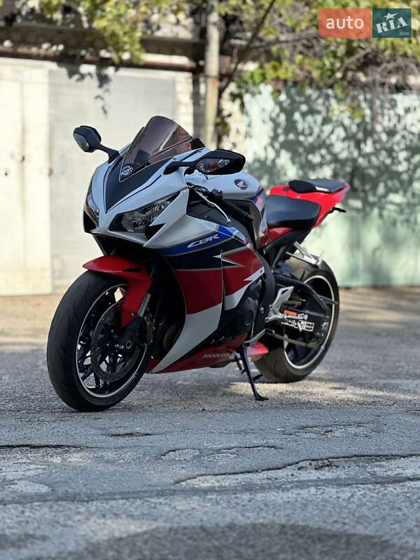 Спортбайк Honda CBR 1000RR 2016 в Запоріжжі