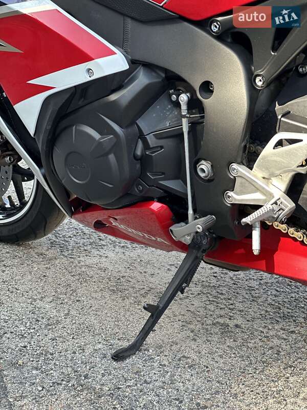 Спортбайк Honda CBR 1000RR 2016 в Запоріжжі