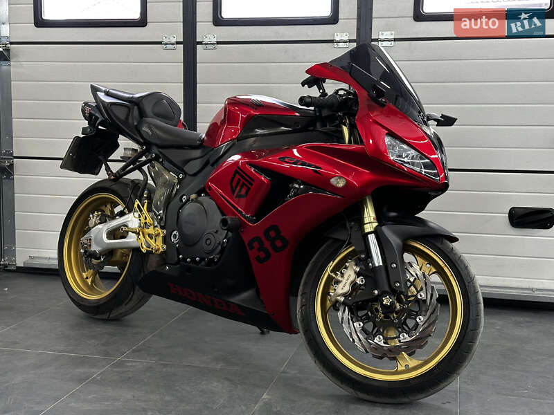 Спортбайк Honda CBR 1000RR 2007 в Киеве фото 2 Спортбайк Honda CBR 1000RR 2007 в Киеве