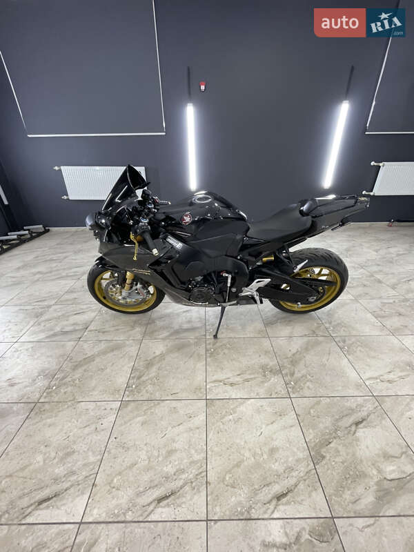 Спортбайк Honda CBR 1000RR 2017 в Кривом Роге