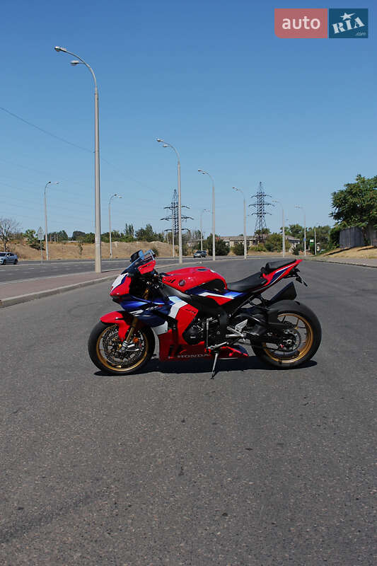 Спортбайк Honda CBR 1000RR 2022 в Одессе фото 6 Спортбайк Honda CBR 1000RR 2022 в Одессе