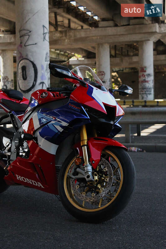 Спортбайк Honda CBR 1000RR 2022 в Одессе фото 15 Спортбайк Honda CBR 1000RR 2022 в Одессе