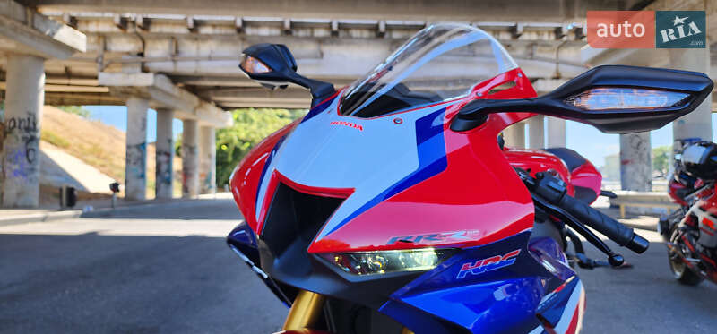 Спортбайк Honda CBR 1000RR 2022 в Одессе фото 19 Спортбайк Honda CBR 1000RR 2022 в Одессе