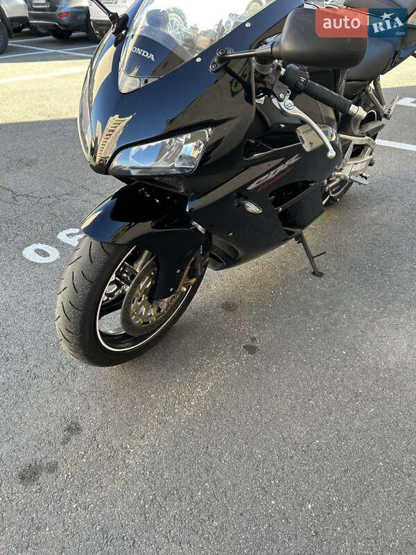 Спортбайк Honda CBR 1000RR 2004 в Києві
