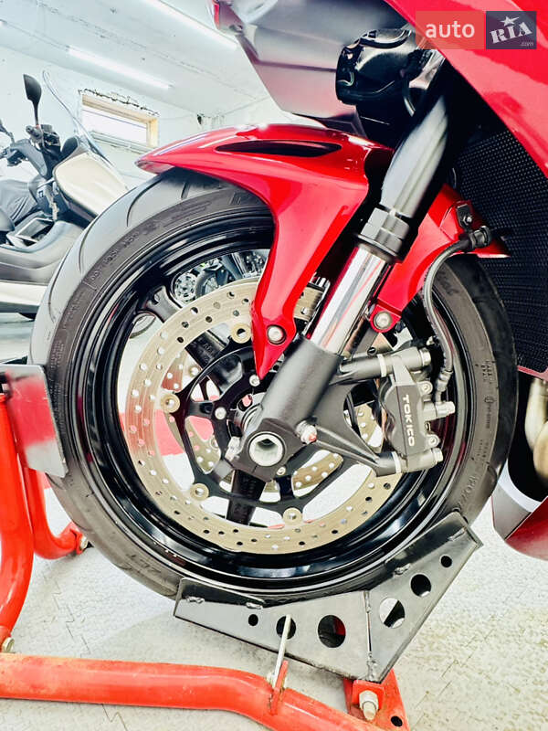 Спортбайк Honda CBR 1000RR 2009 в Одесі фото 13 Спортбайк Honda CBR 1000RR 2009 в Одесі