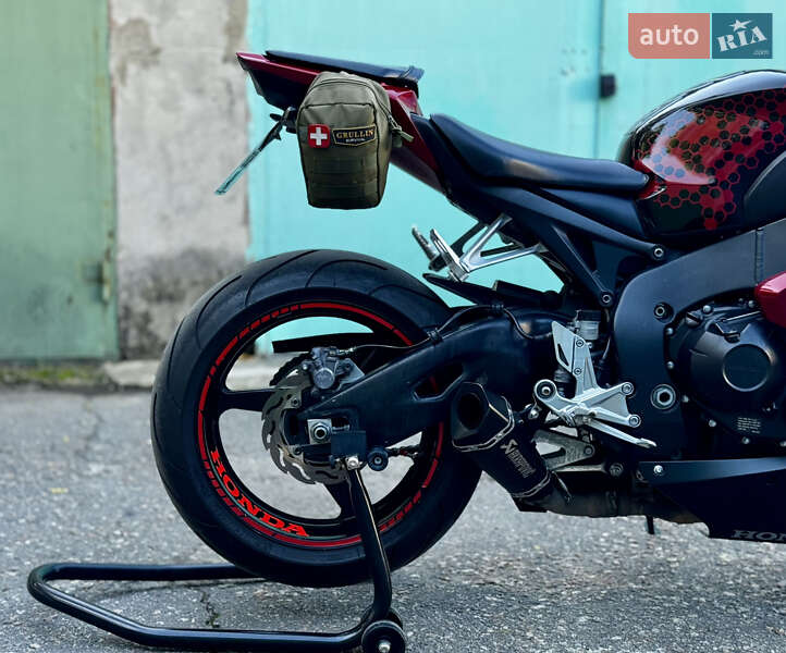 Спортбайк Honda CBR 1000RR 2010 в Одесі фото 9 Спортбайк Honda CBR 1000RR 2010 в Одесі