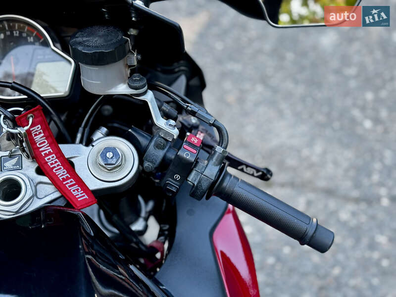 Спортбайк Honda CBR 1000RR 2010 в Одесі фото 22 Спортбайк Honda CBR 1000RR 2010 в Одесі