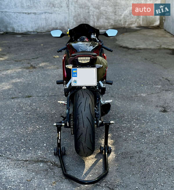 Спортбайк Honda CBR 1000RR 2010 в Одесі фото 7 Спортбайк Honda CBR 1000RR 2010 в Одесі