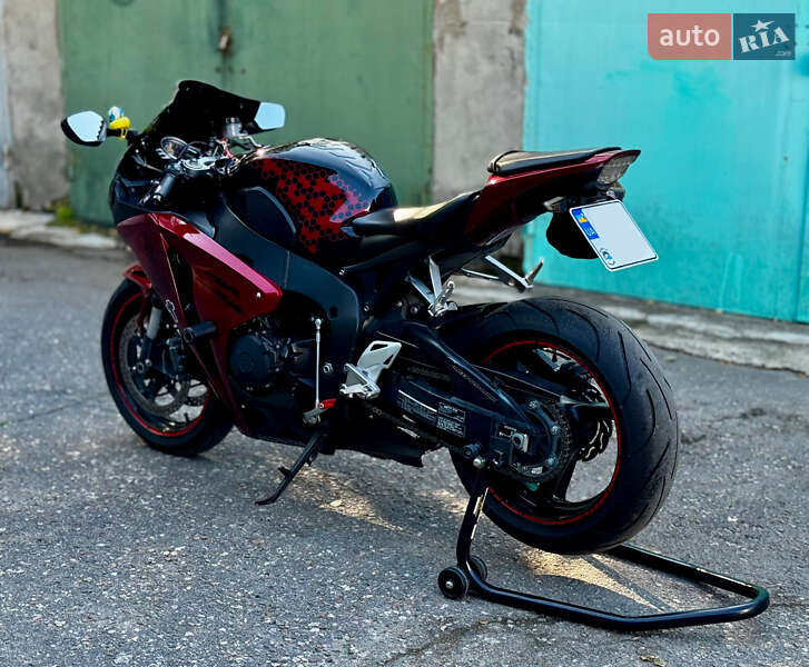 Спортбайк Honda CBR 1000RR 2010 в Одесі фото 6 Спортбайк Honda CBR 1000RR 2010 в Одесі