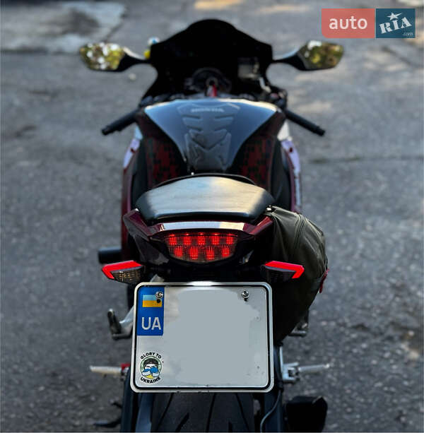 Спортбайк Honda CBR 1000RR 2010 в Одесі фото 24 Спортбайк Honda CBR 1000RR 2010 в Одесі