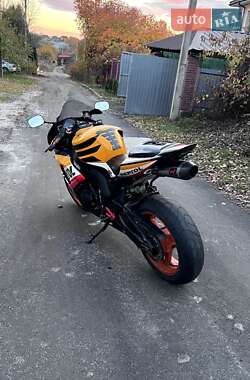 Спортбайк Honda CBR 1000RR 2007 в  фото 5 Спортбайк Honda CBR 1000RR 2007 в