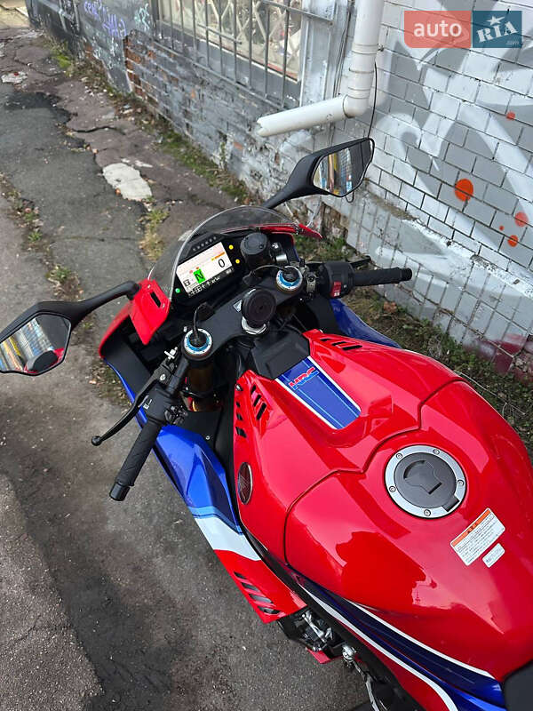 Спортбайк Honda CBR 1000RR 2023 в Киеве