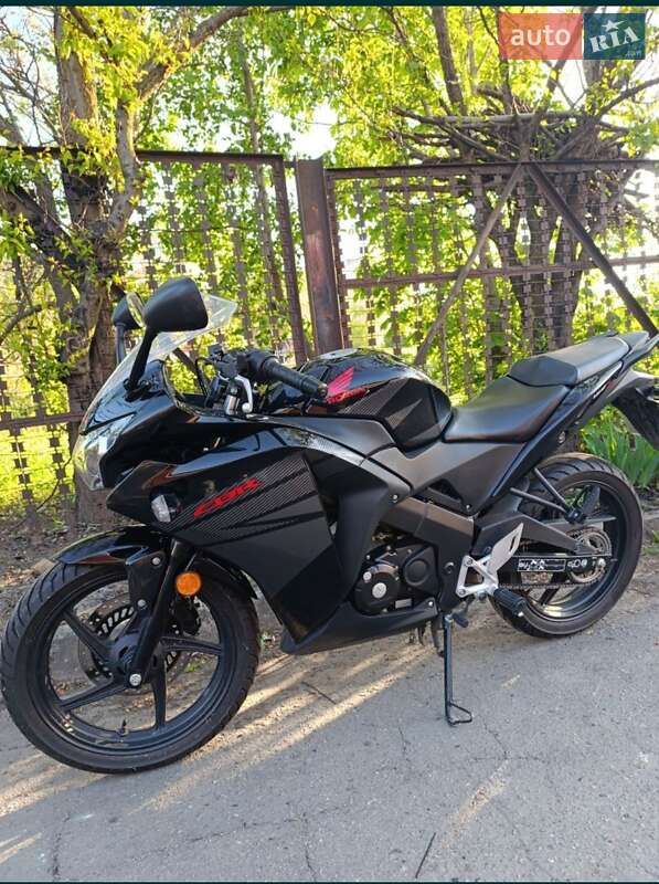 Мотоцикл Без обтекателей (Naked bike) Honda CBR 125R 2016 в Полтаве