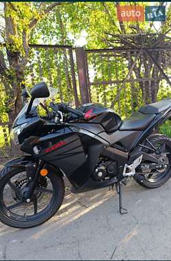 Мотоцикл Без обтекателей (Naked bike) Honda CBR 125R 2016 в 