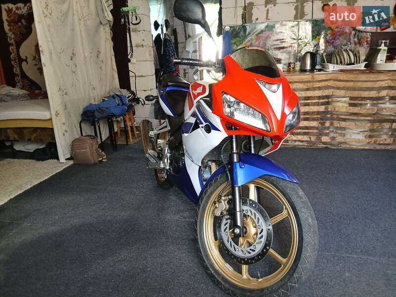 Грузовые мотороллеры, мотоциклы, скутеры, мопеды Honda CBR 125R 2009 в Украинке