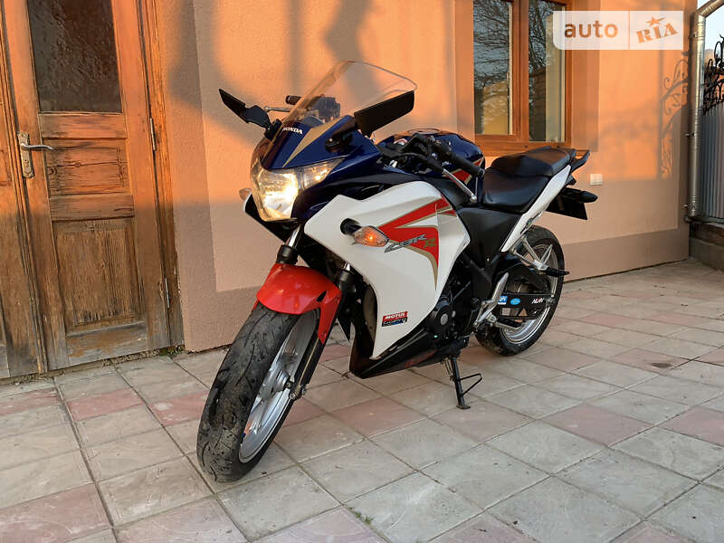 Honda CBR 250R 2011