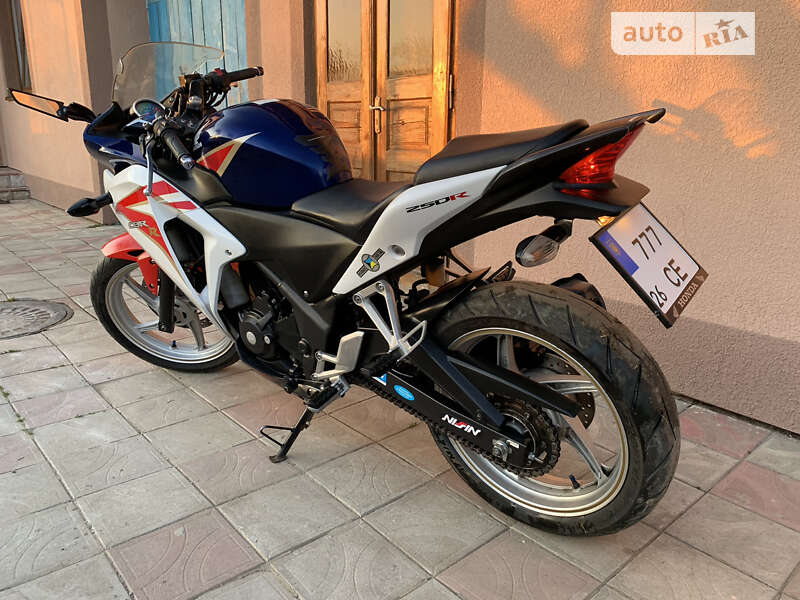 Спортбайк Honda CBR 250R 2011 в Черновцах