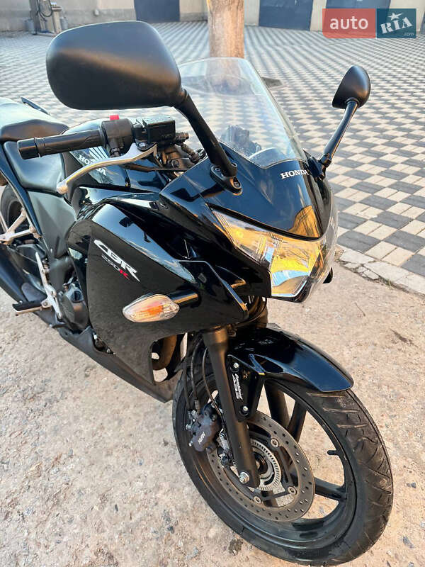 Спортбайк Honda CBR 250R 2013 в Ананьеве