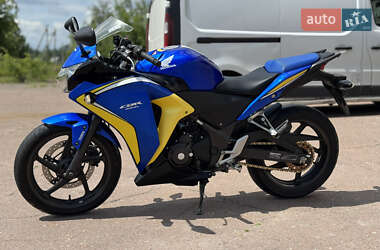 Мотоцикл Без обтекателей (Naked bike) Honda CBR 250R 2013 в 