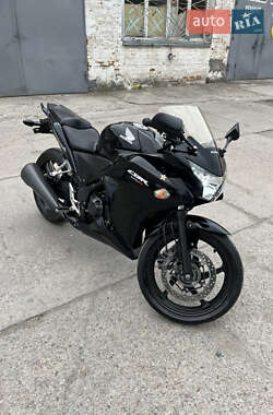 Мотоцикл Спорт-туризм Honda CBR 250R 2013 в 