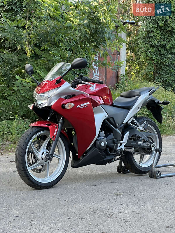 Honda CBR 250R 2011