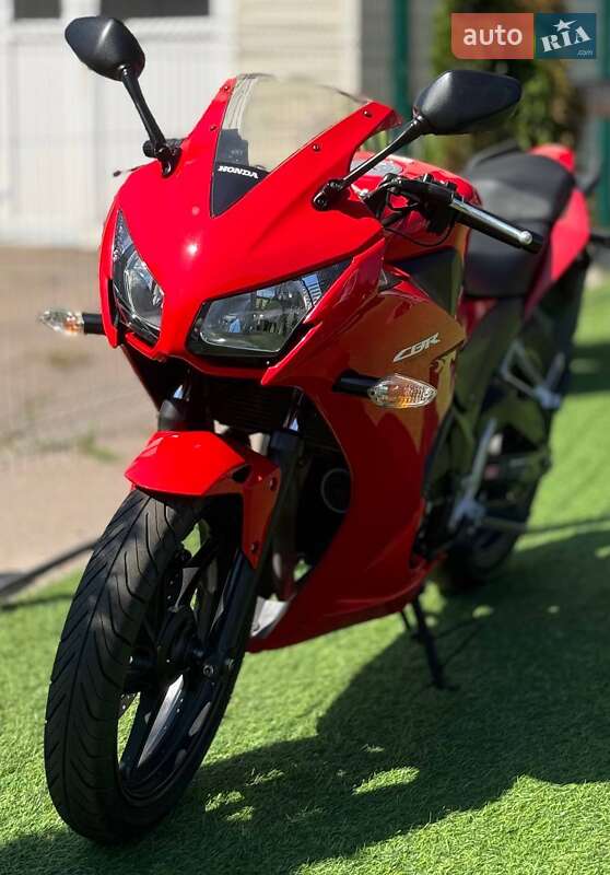 Спортбайк Honda CBR 250R 2017 в Киеве