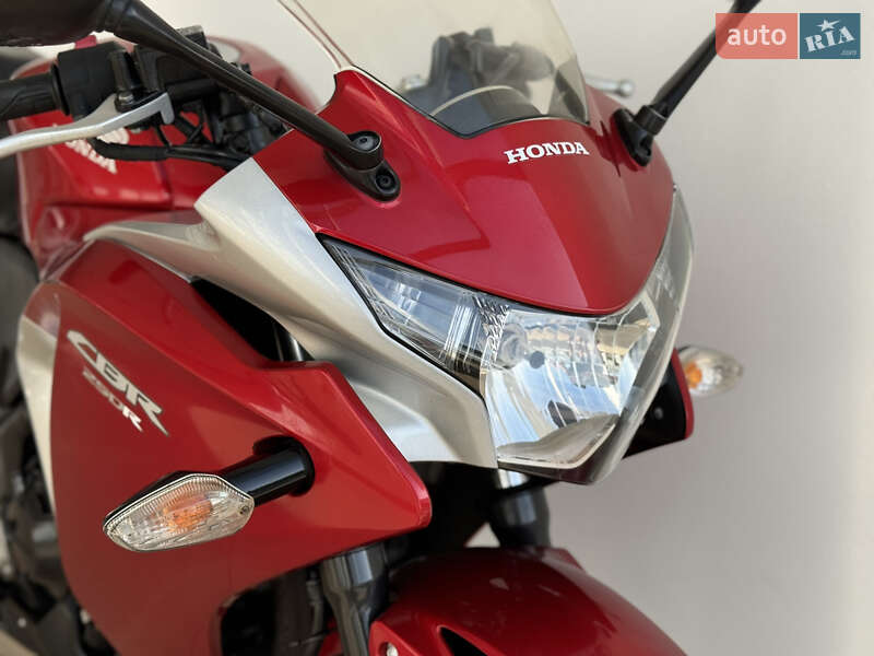 Спортбайк Honda CBR 250R 2015 в Киеве