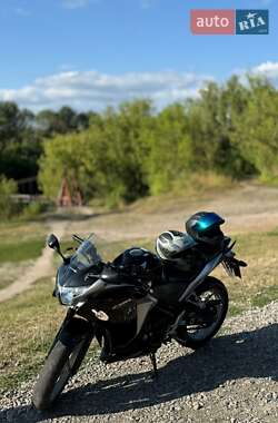 Спортбайк Honda CBR 250R 2012 в 