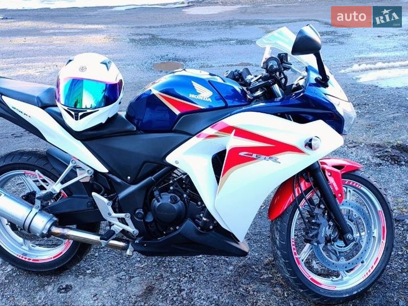 Honda CBR 250R 2011