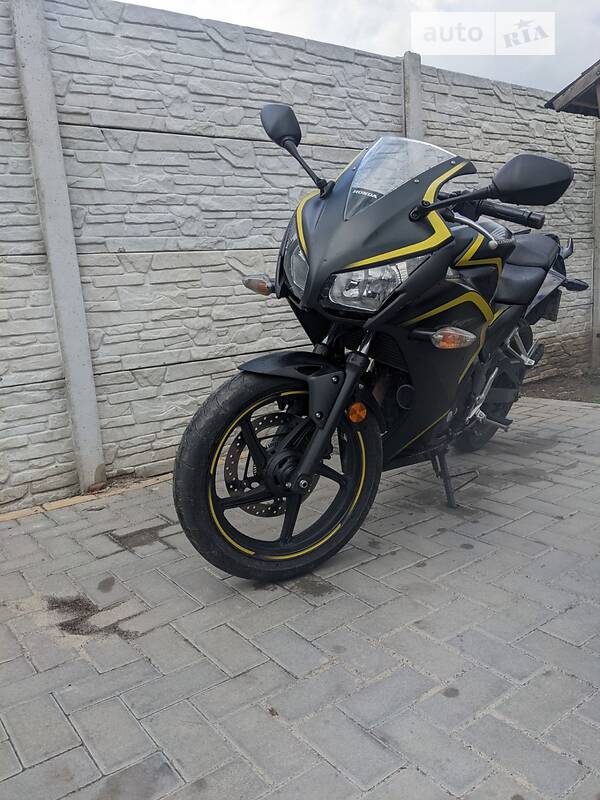 Спортбайк Honda CBR 300R 2015 в Харкові